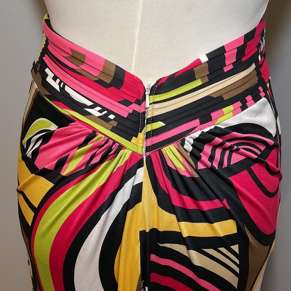 LA FEMME Full Length Formal Gown with multicolored pattern and accents Size 2 - Picture 7 of 15